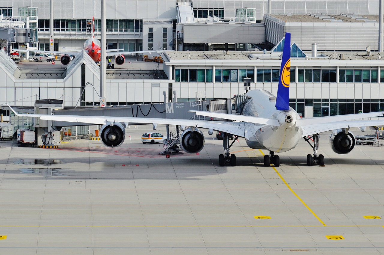 国泰航空一航班在东京羽田机场紧急降落