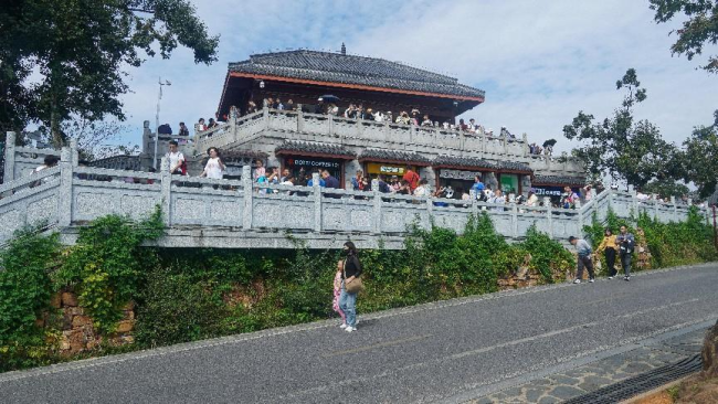 长沙橘子洲景区今日预约已满 网红景点迎客忙