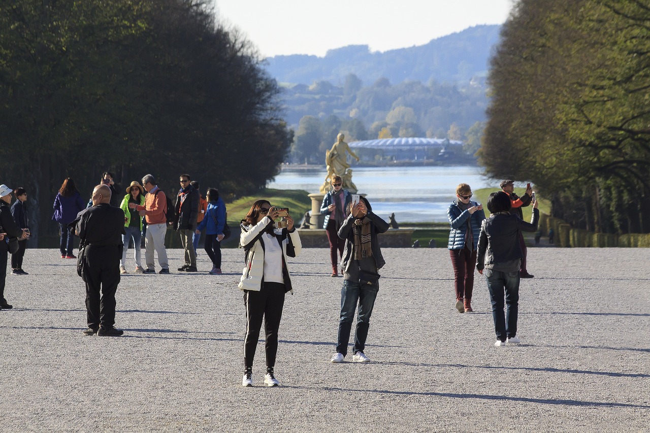 国庆文旅消费热潮涌动 多地推出新场景新业态助燃假期经济