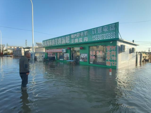 多地出现海水倒灌 气象专家回应 风暴潮叠加天文大潮所致