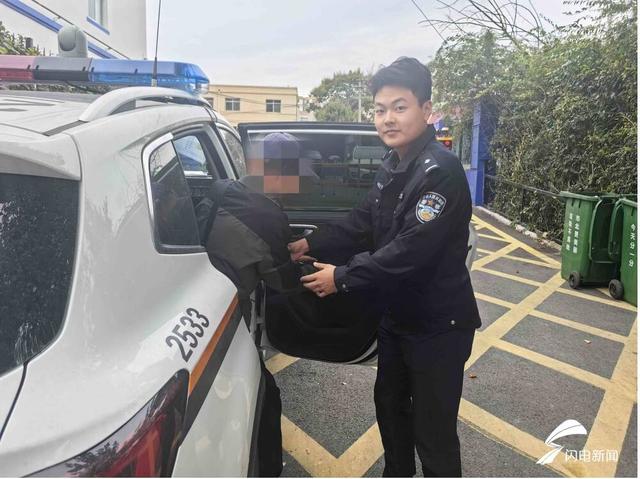 八旬老人迷失街头 济南民警暖心助力找家人