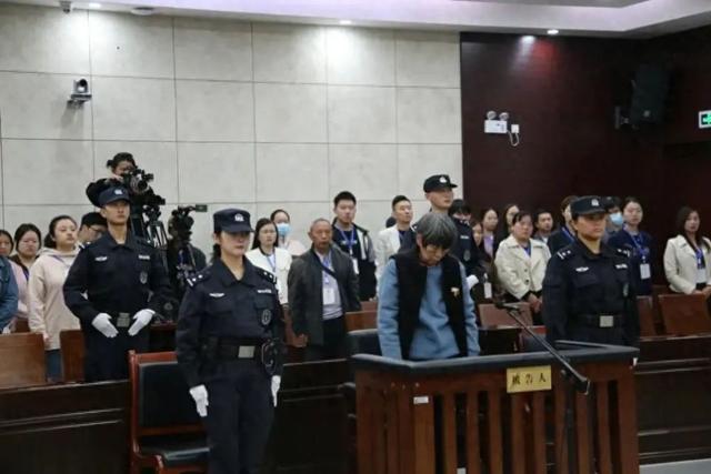 杨妞花:第一次看到余华英双手发抖 死刑宣判现场泪目