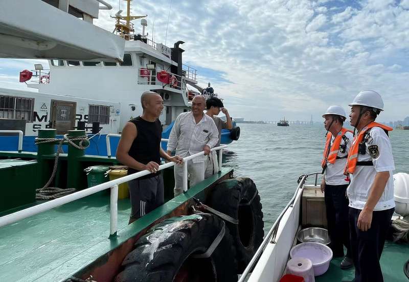 广东湛江海事部门启动防台风Ⅲ级应急响应，所有船舶进入锚地避风