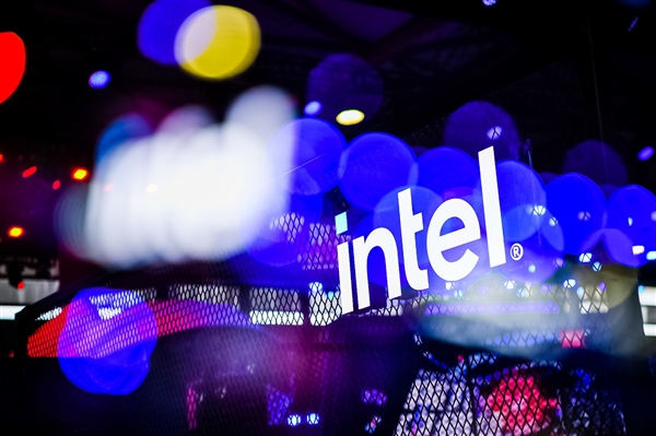 Intel Q3业绩双双超预期！股价盘后一度飙涨15%