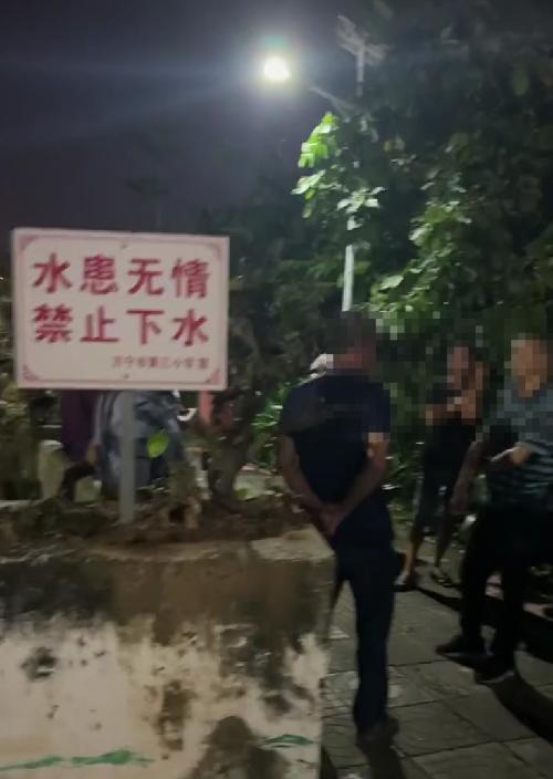 两人被水冲走？海南万宁相关部门回应：1人找到，已死亡