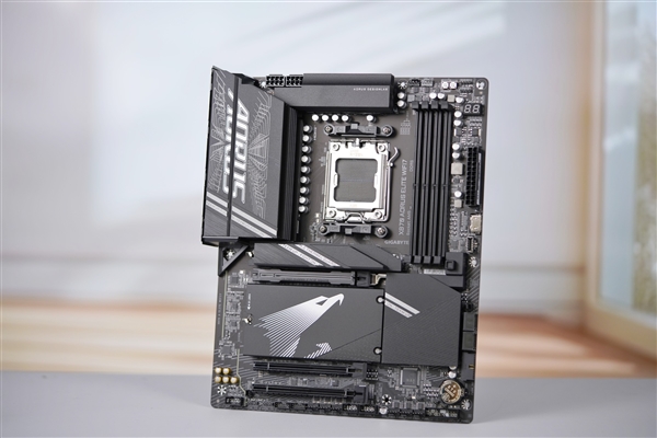 锐龙9000主流搭档！技嘉小雕X870 AORUS ELITE WIFI7图赏