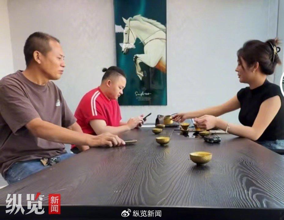 货车撞上劳斯莱斯事件女车主粉丝破百万，网友质疑摆拍，当事双方回应