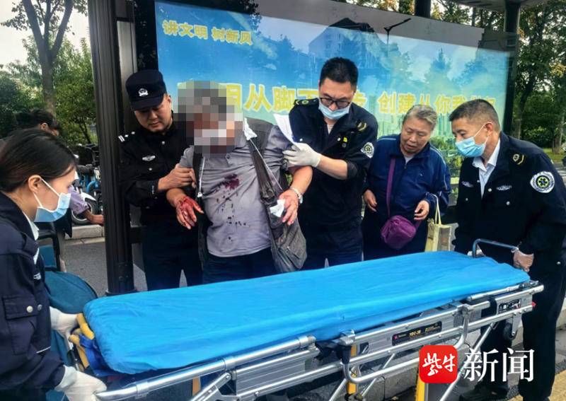 老人不慎摔倒磕破鼻子，警民联手救助暖心送医